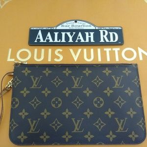 ❤️SOLD❤️ Louis Vuitton Neverfull Pochette